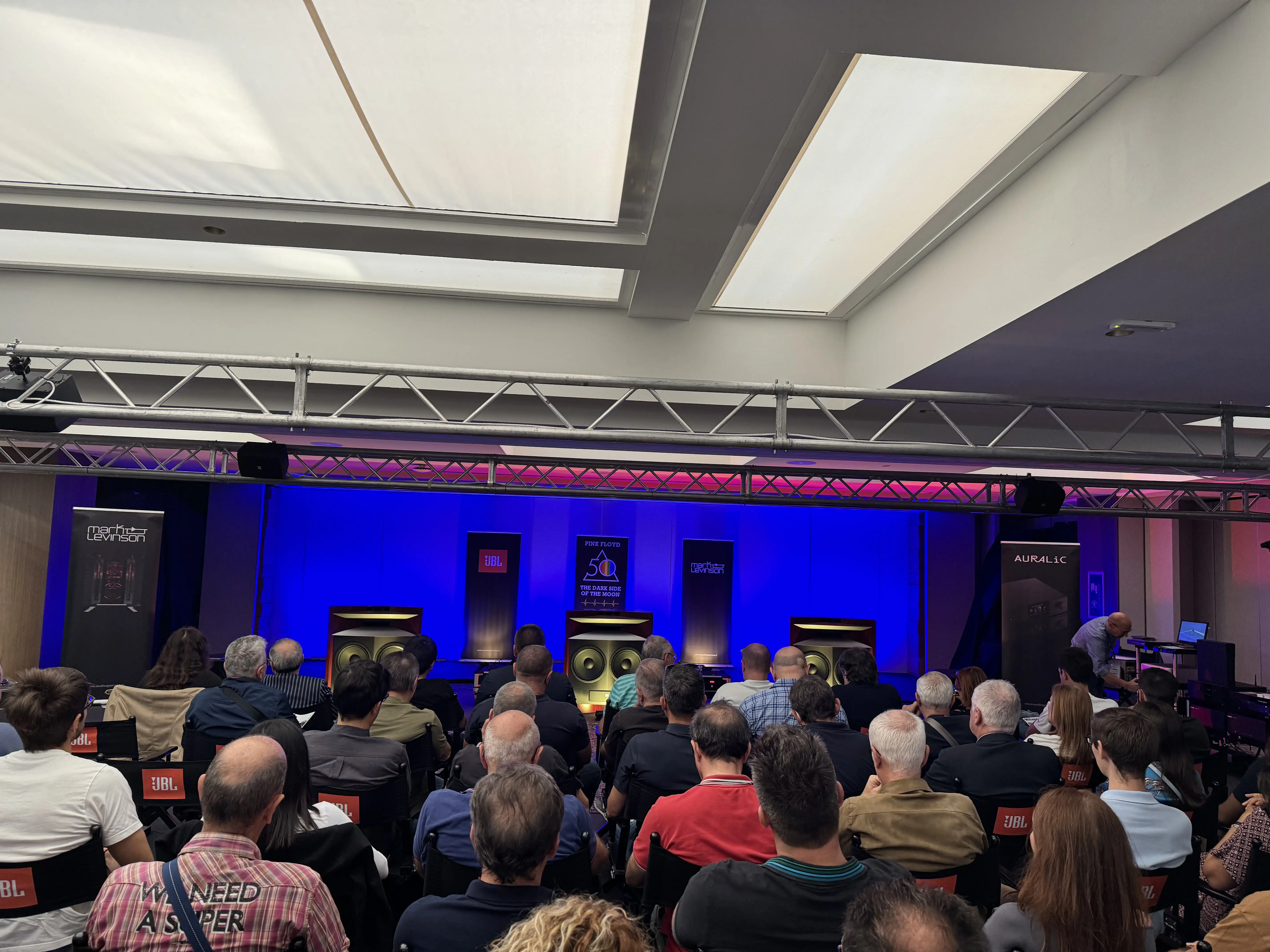 Tour musicali nei negozi hi-fi